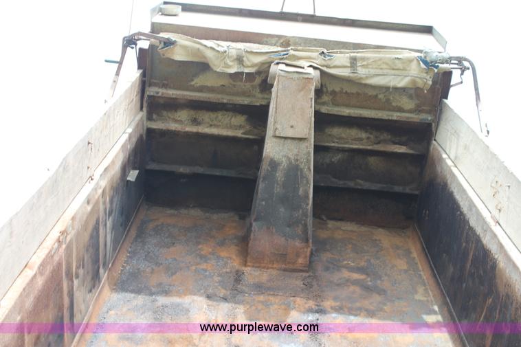 image for item H7450 1994 Ford L8000 dump truck