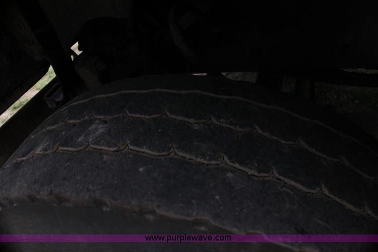 image for item H7450 1994 Ford L8000 dump truck