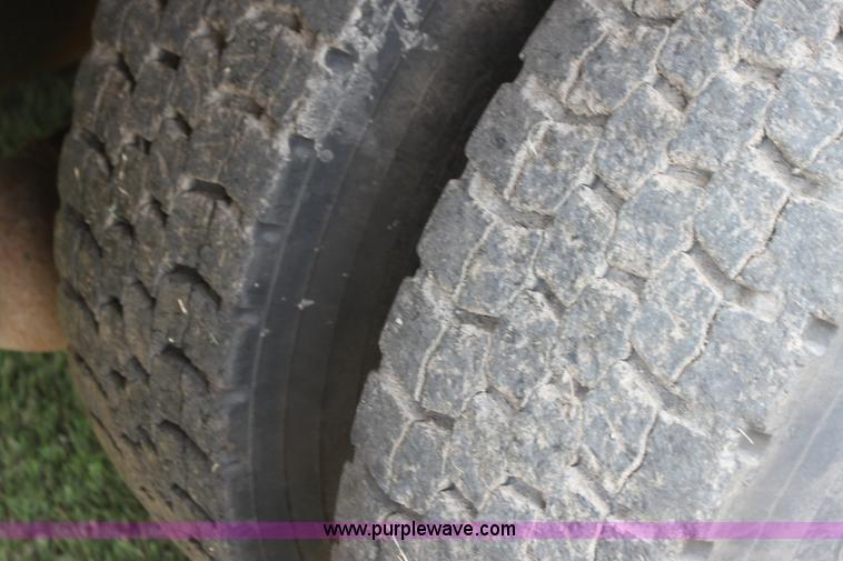 image for item H7450 1994 Ford L8000 dump truck