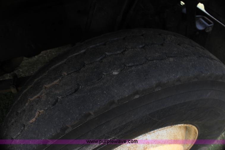 image for item H7450 1994 Ford L8000 dump truck