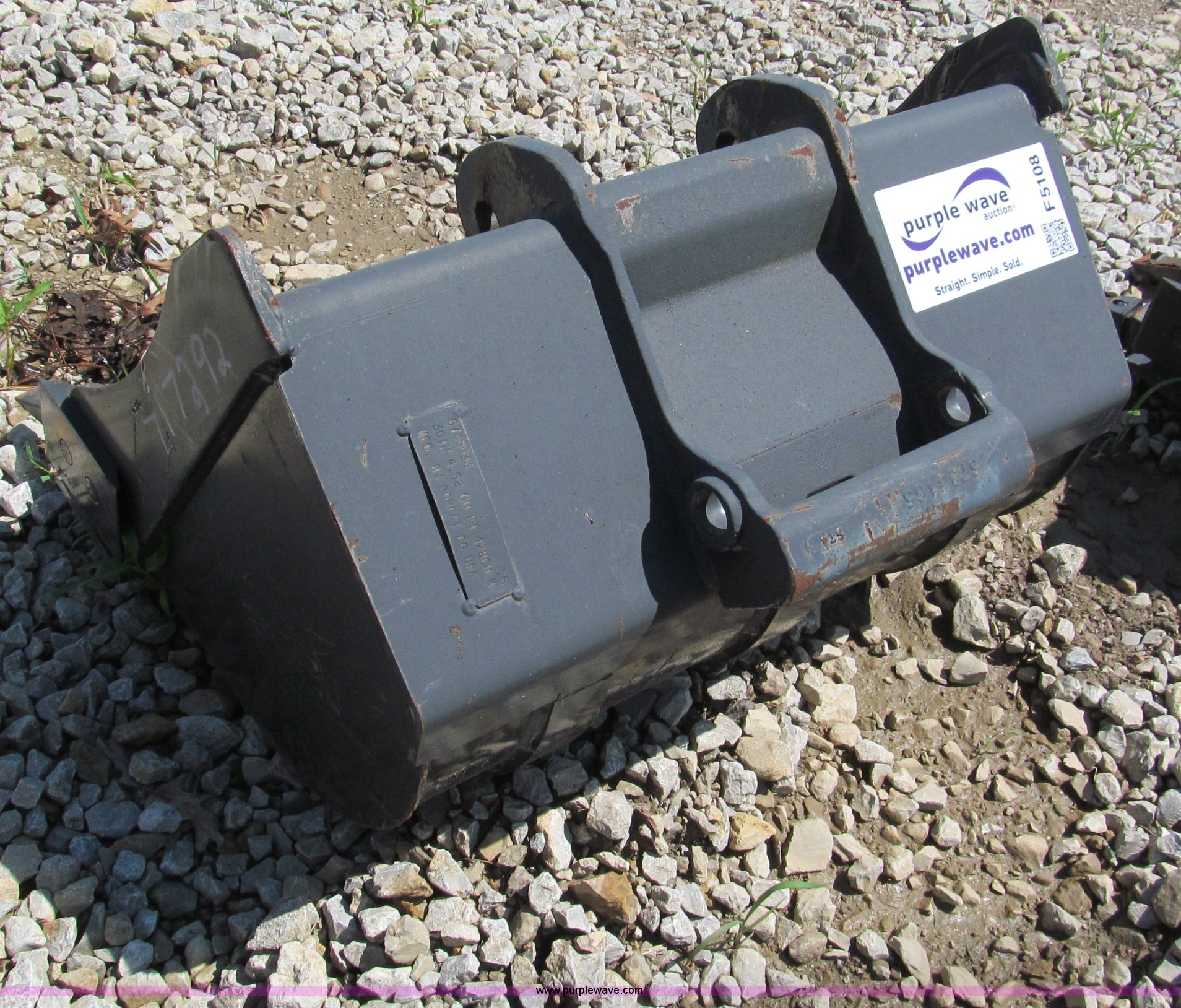 Bobcat 30" excavator bucket in Blue Springs, MO Item F5108 sold Purple Wave