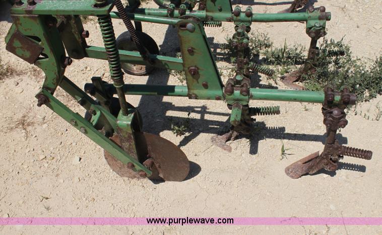 image for item AE9146 John Deere RG630 six row cultivator