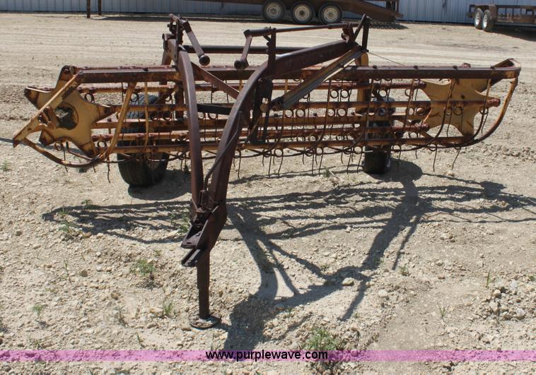 image for item AE9150 New Holland 56 side delivery rake