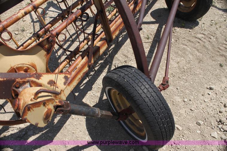 image for item AE9150 New Holland 56 side delivery rake