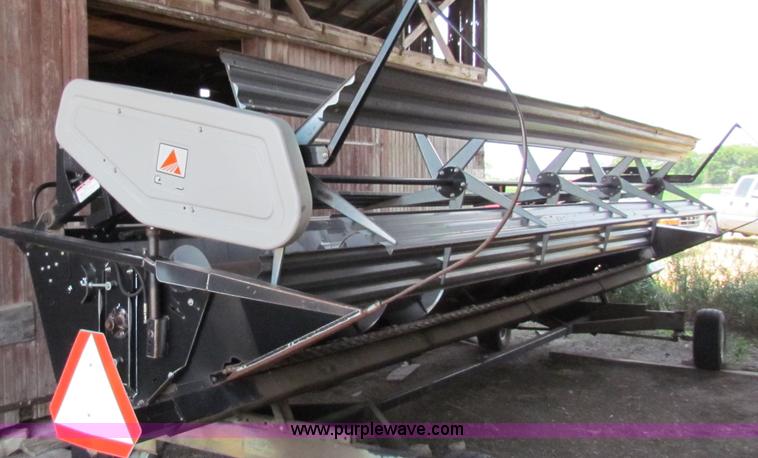 image for item AE9152 1995 AGCO Gleaner 400 rigid head