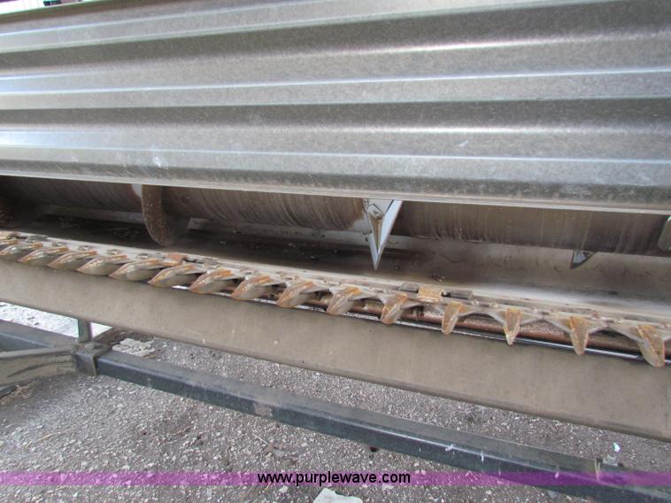 image for item AE9152 1995 AGCO Gleaner 400 rigid head