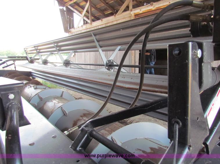 image for item AE9152 1995 AGCO Gleaner 400 rigid head