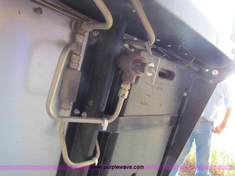 image for item AE9152 1995 AGCO Gleaner 400 rigid head