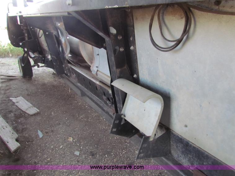 image for item AE9152 1995 AGCO Gleaner 400 rigid head
