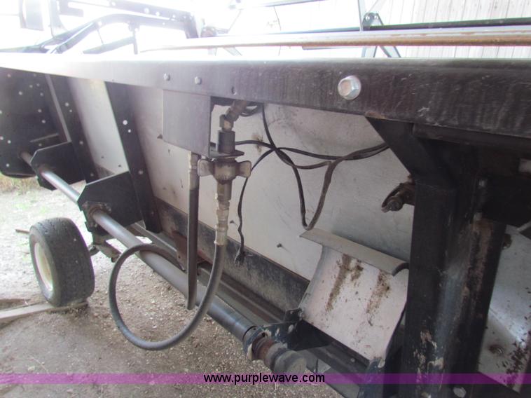 image for item AE9152 1995 AGCO Gleaner 400 rigid head