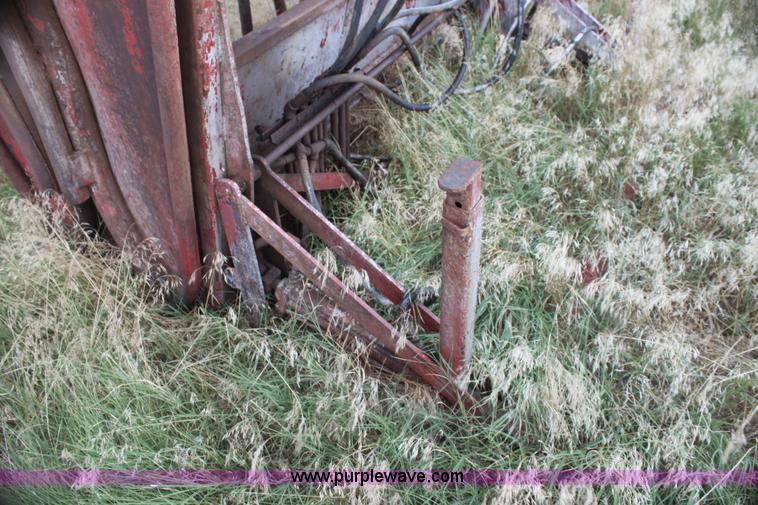 image for item C1221 Bow Man hydraulic calf chute