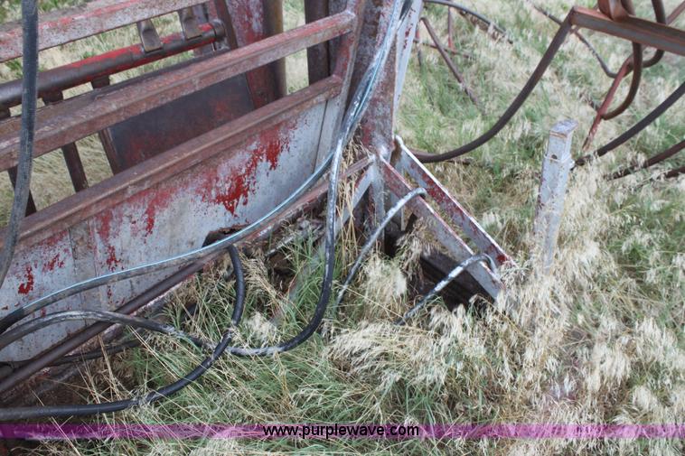 image for item C1221 Bow Man hydraulic calf chute