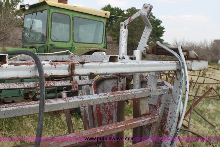 image for item C1221 Bow Man hydraulic calf chute