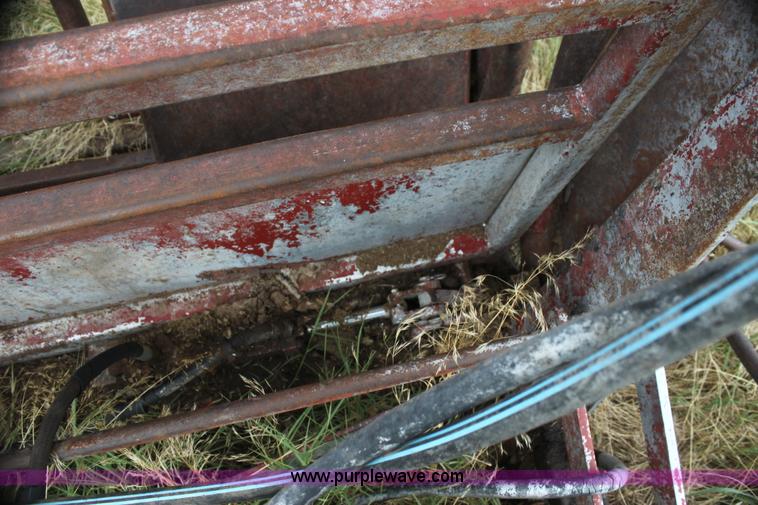 image for item C1221 Bow Man hydraulic calf chute