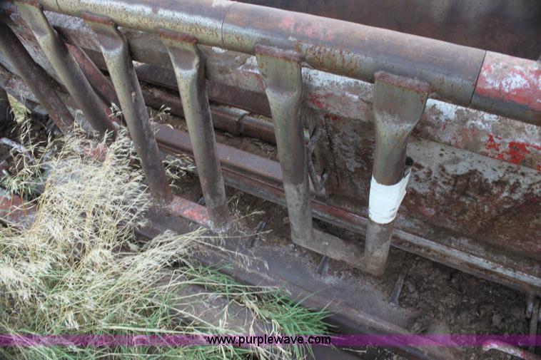 image for item C1221 Bow Man hydraulic calf chute