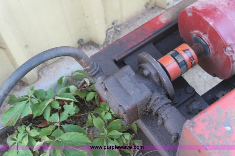 image for item C1221 Bow Man hydraulic calf chute