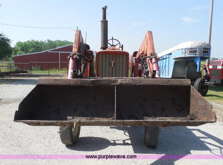 image for item D5978 1964 International F706 tractor