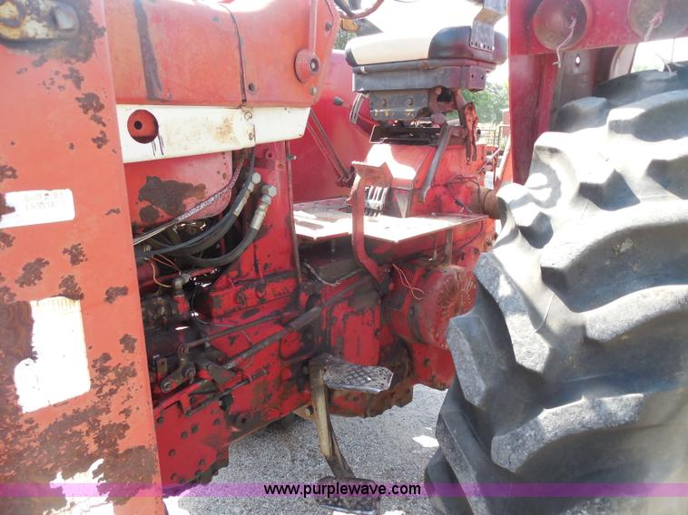 image for item D5978 1964 International F706 tractor