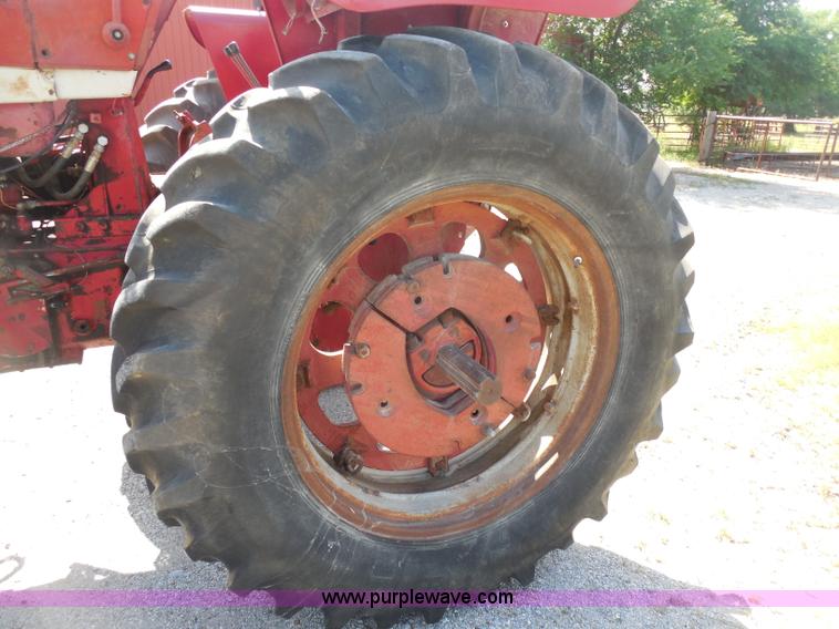 image for item D5978 1964 International F706 tractor