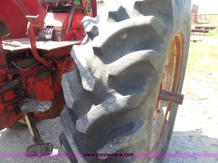 image for item D5978 1964 International F706 tractor