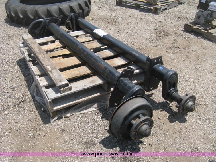 (2) rubber torsion axles in Newton, KS Item D8444 sold Purple Wave