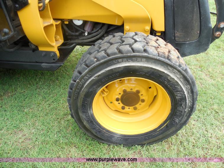 image for item F3225 2005 John Deere 110 TLB tractor loader backhoe