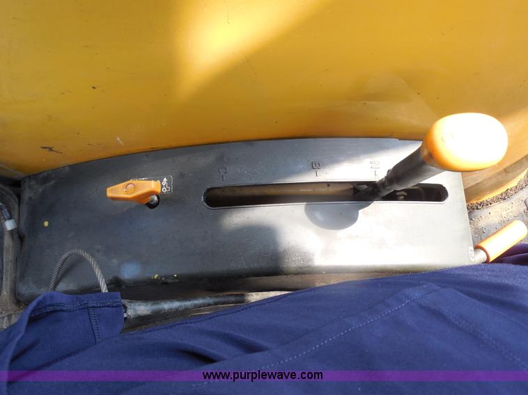 image for item F3225 2005 John Deere 110 TLB tractor loader backhoe