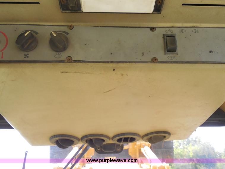 image for item F3225 2005 John Deere 110 TLB tractor loader backhoe