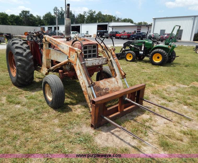image for item F4021 1975 International 674 tractor