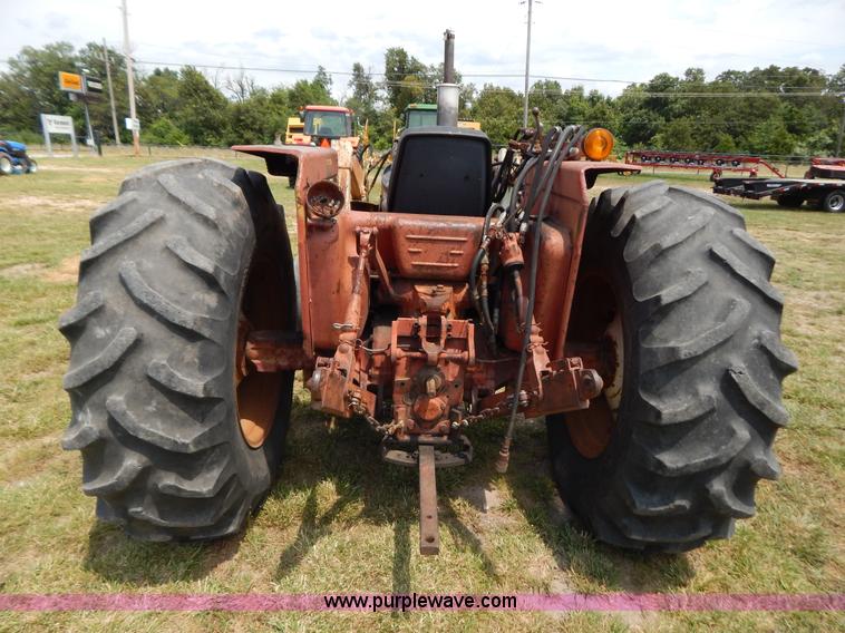 image for item F4021 1975 International 674 tractor