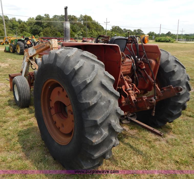 image for item F4021 1975 International 674 tractor