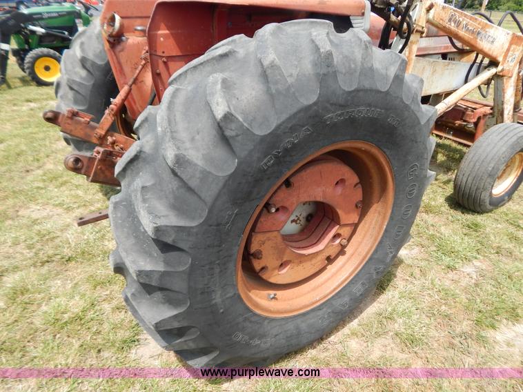 image for item F4021 1975 International 674 tractor