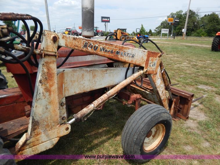 image for item F4021 1975 International 674 tractor