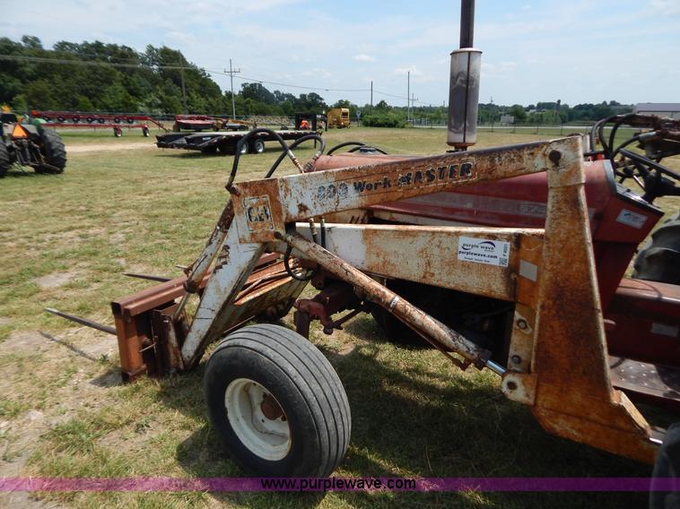 image for item F4021 1975 International 674 tractor
