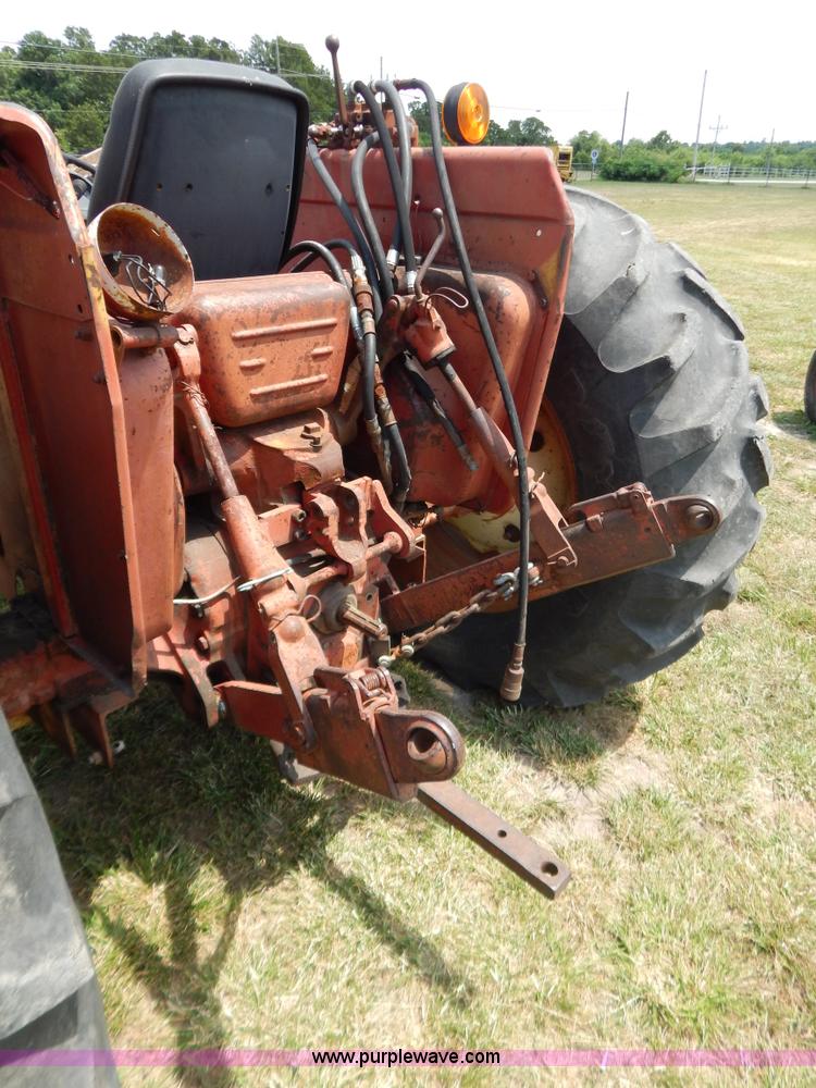 image for item F4021 1975 International 674 tractor