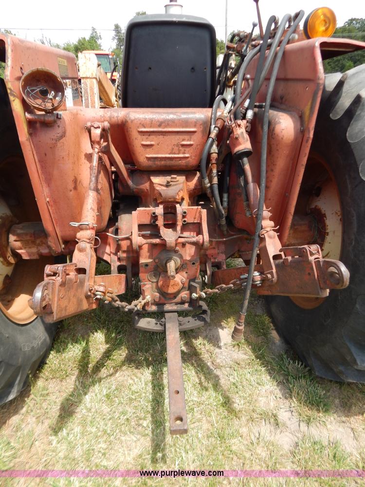 image for item F4021 1975 International 674 tractor