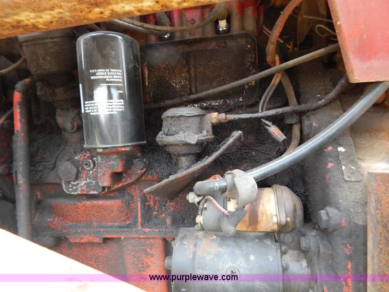 image for item F4021 1975 International 674 tractor