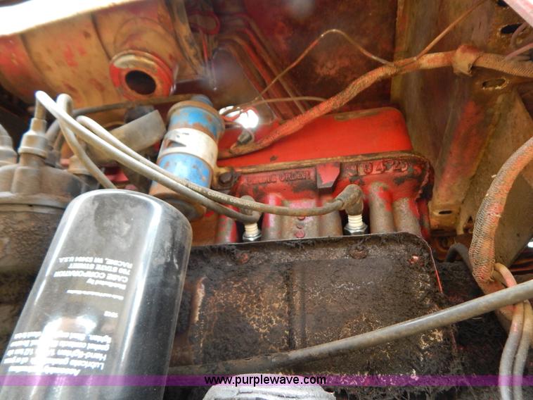 image for item F4021 1975 International 674 tractor