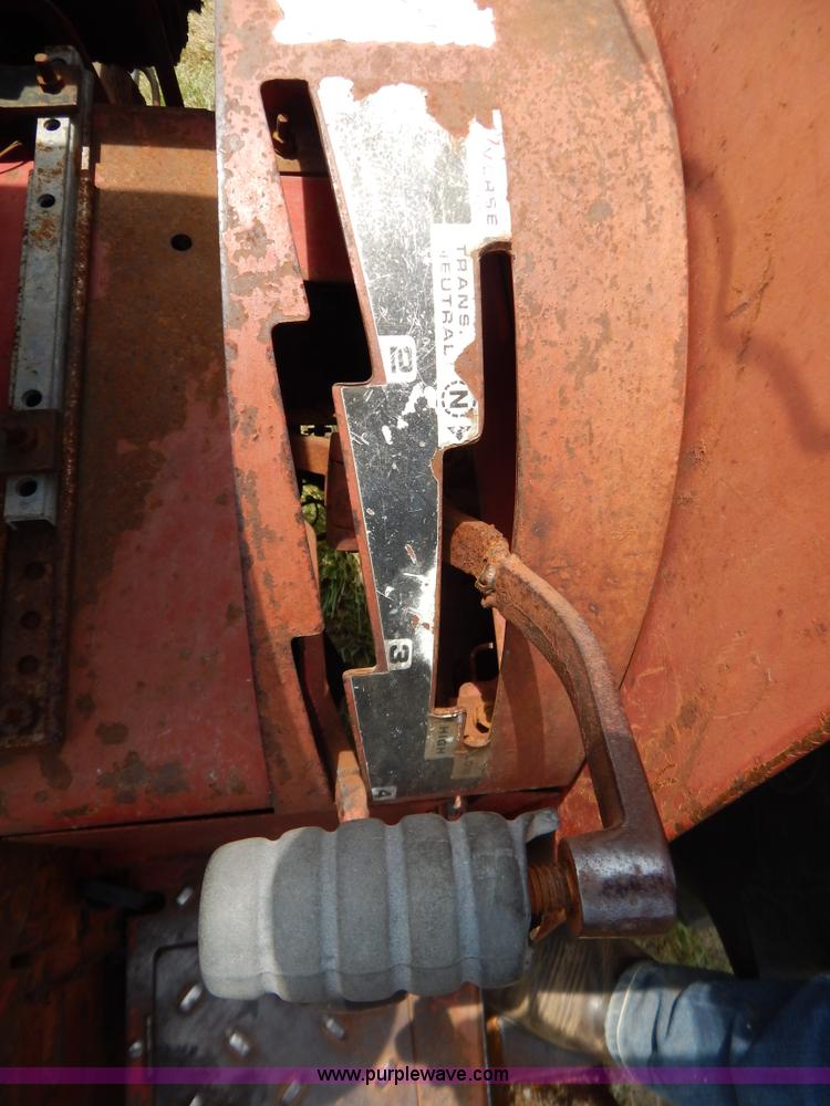 image for item F4021 1975 International 674 tractor