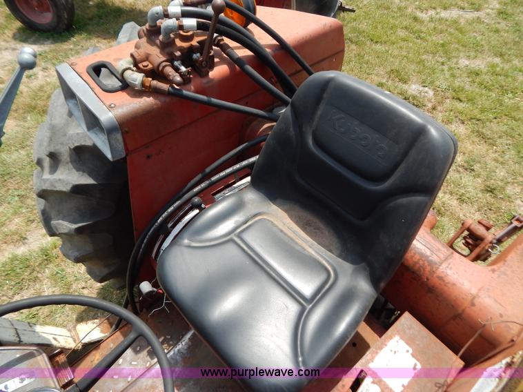 image for item F4021 1975 International 674 tractor