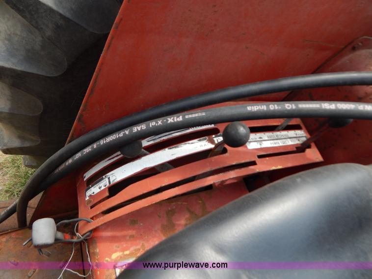 image for item F4021 1975 International 674 tractor