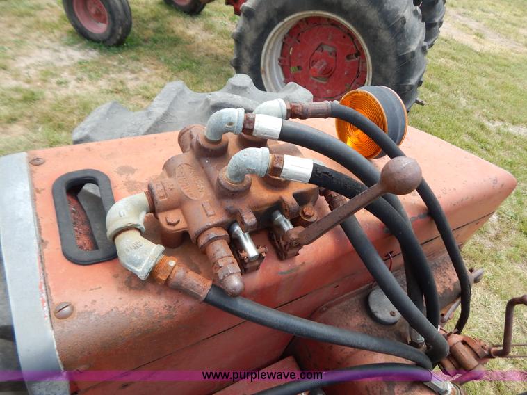 image for item F4021 1975 International 674 tractor