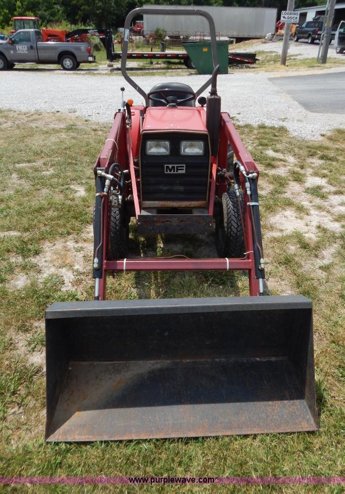 image for item F4023 1986 Massey-Ferguson 1010 tractor