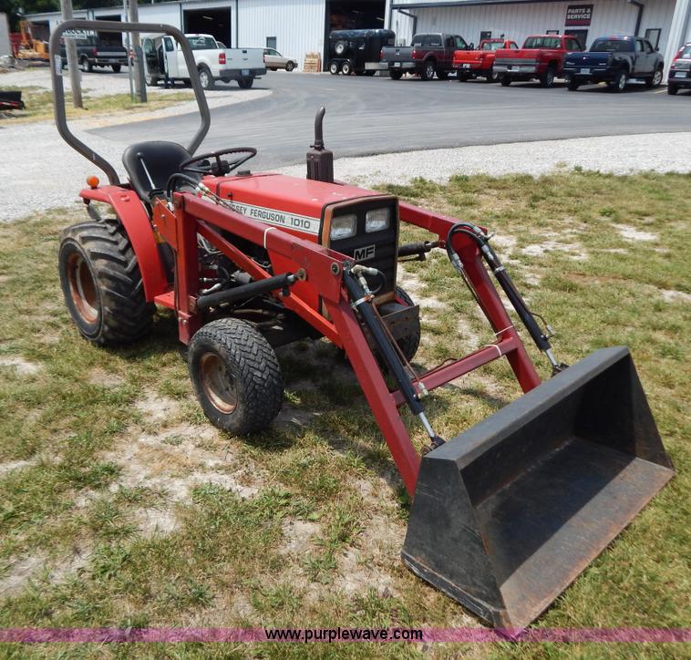 image for item F4023 1986 Massey-Ferguson 1010 tractor