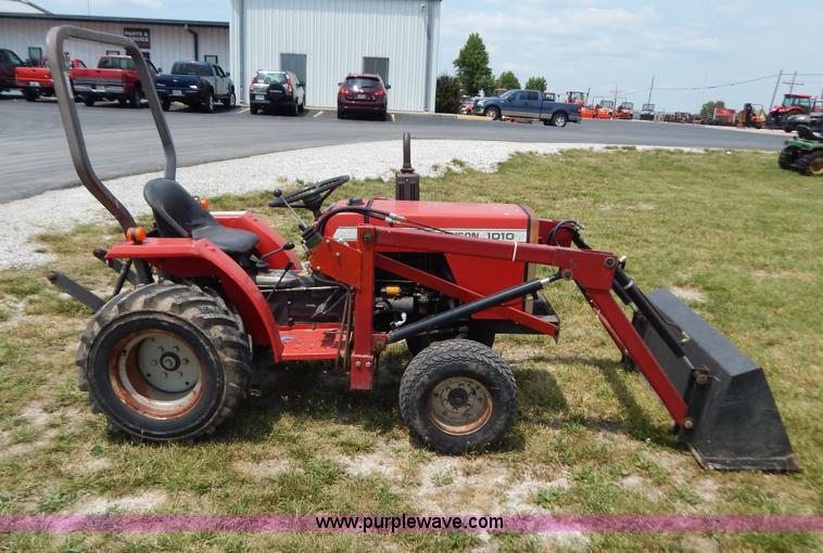 image for item F4023 1986 Massey-Ferguson 1010 tractor