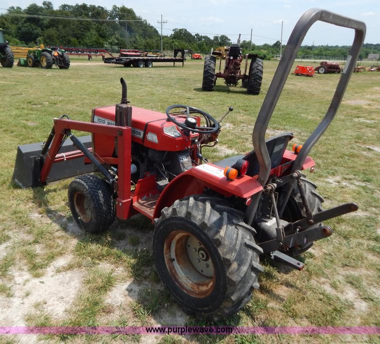 image for item F4023 1986 Massey-Ferguson 1010 tractor