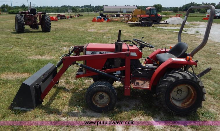 image for item F4023 1986 Massey-Ferguson 1010 tractor