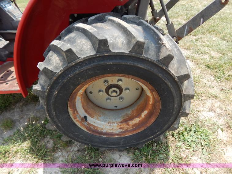 image for item F4023 1986 Massey-Ferguson 1010 tractor