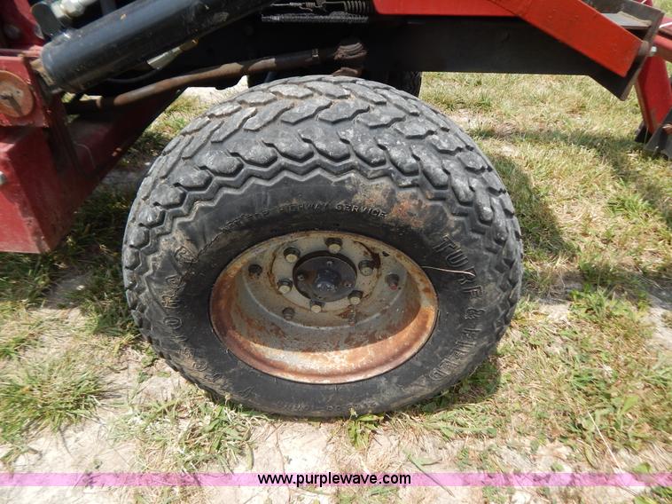 image for item F4023 1986 Massey-Ferguson 1010 tractor