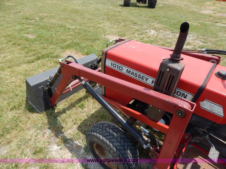 image for item F4023 1986 Massey-Ferguson 1010 tractor